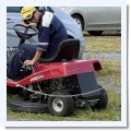 草刈り　駐車場 - スバル専門店 KITserviceの日常